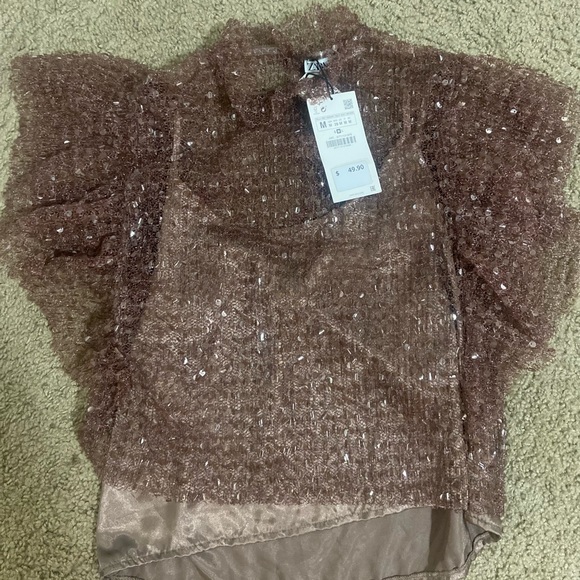 Beautiful blouse unfortunately didn’t fit me :( - Picture 3 of 5